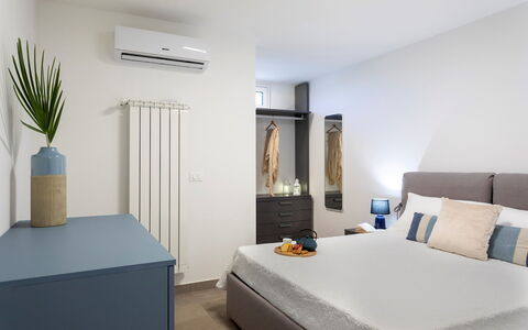 Villa dei Sospiri 4: Mobilia, Interior Design, Letto, Camera Da Letto, Pavimentazione, Pavimento, Legna, Camera, Lenzuolo, Biancheria