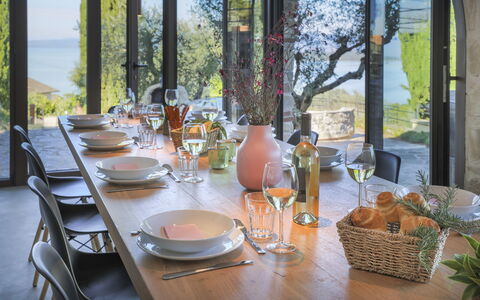 Casa dei Fiamminghi 10+2: Mobilia, Tavola, Tavolo, Sala Da Pranzo, Sedia, Cucina & Sala Da Pranzo Tavolo, Stemware, Interior Design, Illuminazione, Serveware