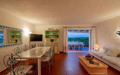 Villa Pitrizzina 8: Mobilia, Cucina & Sala Da Pranzo Tavolo, Sedia, Ricorrere, Tavolino Da Caffè, Hotel, Pianta Della Casa, Eco Hotel, Sala Da Pranzo