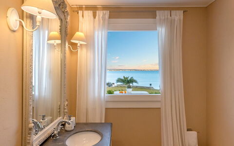 Baia L'Aura 8: Interior Design, Illuminazione, Mare, Oceano, Tenda, Idraulico Fixture, Hotel, Lampada, Finestra Trattamento, Ricorrere