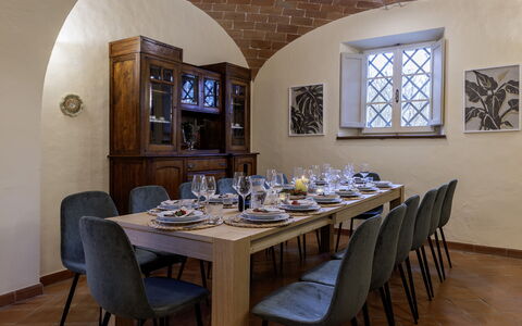 Il Castellare 14: Mobilia, Tavolo, Interior Design, Legna, Sedia, Sala Da Pranzo, Cucina & Sala Da Pranzo Tavolo, Pavimentazione, Illuminazione, Camera