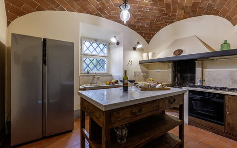 Il Castellare 14: Interior Design, Pavimentazione, Cucina, Parete, Controsoffitto, Soffitto, Legna, Elettrodomestico Da Cucina, Pavimento, Mobilia