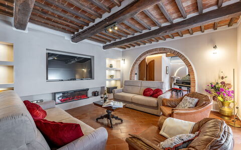 La Burraia 18: Mobilia, Interior Design, Parete, Pavimentazione, Divano, Soffitto, Legna, Pavimento, Camera, Soggiorno