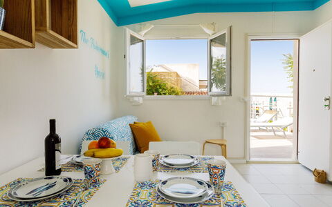 Casetta del Pescatore 4: Mobilia, Interior Design, Casa, Sedia, Appartamento, Color Legno, Cucina & Sala Da Pranzo Tavolo, Pianta Della Casa, Dipingere, Balcone