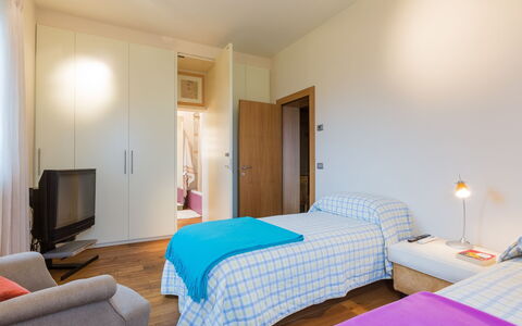 Casa Eugenia 8: Mobilia, Interior Design, Letto, Camera Da Letto, Pavimentazione, Pavimento, Legna, Camera, Soffitto, Lenzuolo