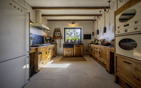 I Tramonti 10+2: Cucina, Controsoffitto, Legna, Cabinetry, Elettrodomestico Da Cucina, Apparecchio Major, Mobilia, Cucina Stufa, Pavimentazione, Interior Design