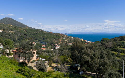 Villa Perelle 8: Vegetazione, Collina, Paesaggio, Zona Residenziale, Hill Station, Insediamento Umano, Area Rurale, Villaggio, Costa, Mare
