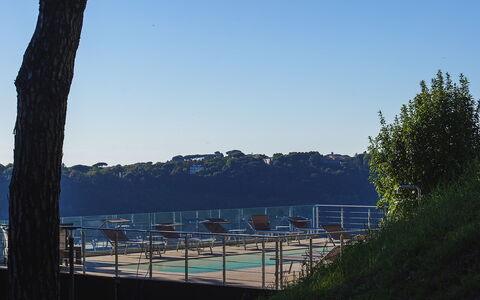 Villa Giulia 8: Blu, Recinzione, Luce Del Sole, Corrimano, Shade, Piscina