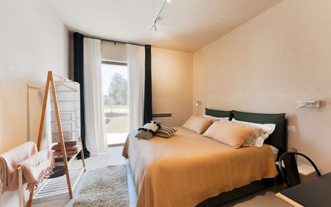 Trulli Fiori di Mandorlo 6: Mobilia, Interior Design, Letto, Parete, Camera Da Letto, Legna, Pavimentazione, Pavimento, Soffitto, Camera