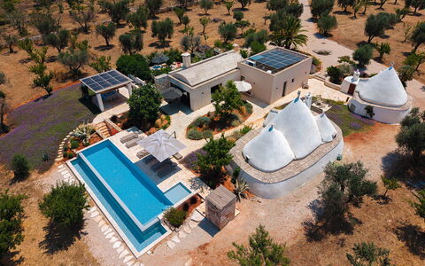 Trulli Fiori di Mandorlo 6: Piscina, Ricorrere, Estate, Landscaping, Design, Eco Hotel, Villa, Hacienda, Ombrello, Visione Globale