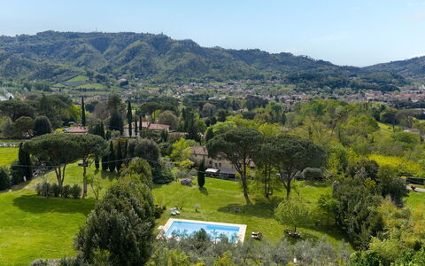 Villa delle Silerchie 10: Albero, Collina, Montagna, Highland, Paesaggio, Lotto, Hill Station, Piscina, Catena Montuosa, Giardino