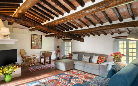 Villa delle Silerchie 10: Mobilia, Interior Design, Divano, Legna, Pavimentazione, Soffitto, Pavimento, Tavolo, Casa, Soggiorno