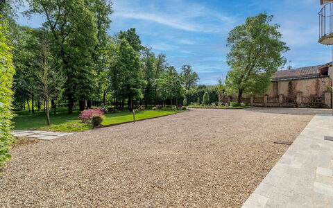 Tenuta Schiavon Barrero 12: Giardino, Driveway, Passerella, Shade, Flagstone, Landscaping, Estate, Parco, Cortile