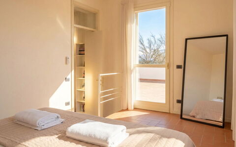 Villa Oxa 12+2: Parete, Interior Design, Legna, Pavimento, Pavimentazione, Camera Da Letto, Soffitto, Letto, Camera, Casa