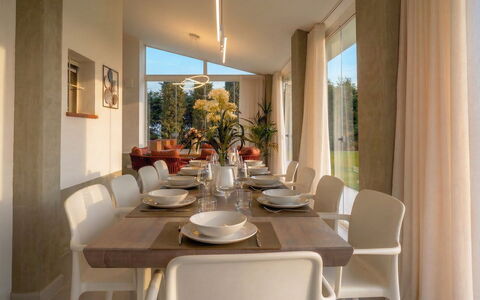 Villa Oxa 12+2: Mobilia, Interior Design, Sedia, Pavimentazione, Tavolo, Cucina & Sala Da Pranzo Tavolo, Legna, Sala Da Pranzo, Pavimento, Soffitto