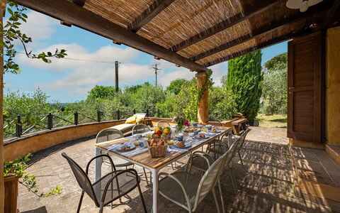 Colle Calzolaro 8: Mobilia, Mobili Da Esterno, Sedia, Tavolo, Cucina & Sala Da Pranzo Tavolo, Giardino, Tavolo Esterno, Backyard, Shade, Eco Hotel