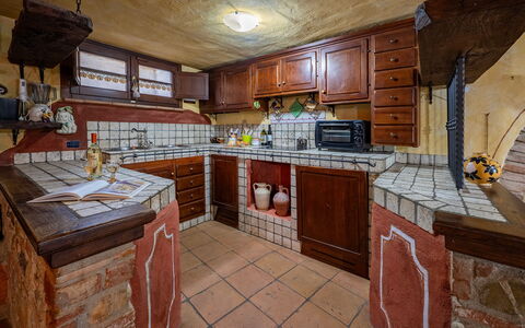 Colle Calzolaro 8: Cucina, Pavimentazione, Pavimento, Controsoffitto, Interior Design, Mobilia, Cabinetry, Camera, Soffitto, Piastrella