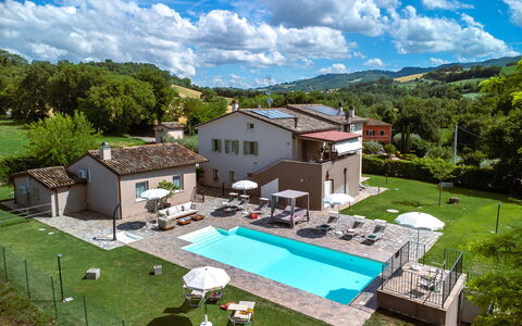 Villa Isola 8+2: Piscina, Ricorrere, Terme, Lettino, Mobili Da Esterno, Eco Hotel, Estate, Ombrello, Villa, Hacienda