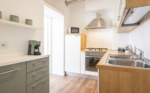 Genzianella Alpine Apartment: Pavimentazione, Pavimento, Soffitto, Interior Design, Controsoffitto, Cucina, Cabinetry, Camera, Apparecchio Major, Lampada