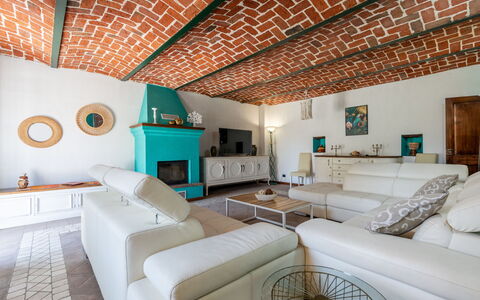 Jeeco: Mobilia, Interior Design, Parete, Pavimentazione, Soffitto, Legna, Pavimento, Divano, Camera, Soggiorno