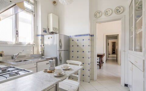 La Terrazza in Centro, Genova: Pavimentazione, Interior Design, Pavimento, Soffitto, Mobilia, Camera, Cucina, Casa, Apparecchio Major, Controsoffitto