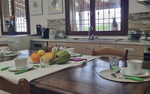 Villa Patrizia: Mobilia, Interior Design, Legna, Tavolo, Pavimentazione, Cucina & Sala Da Pranzo Tavolo, Sedia, Sala Da Pranzo, Controsoffitto, Tavola