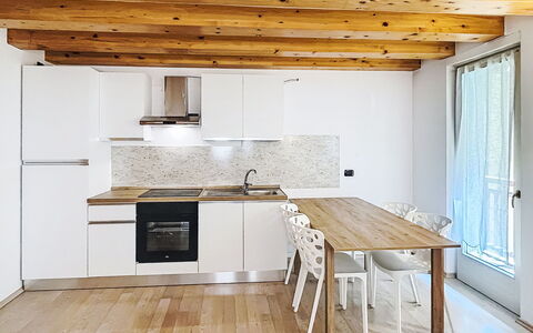 Rugia: Mobilia, Interior Design, Pavimentazione, Pavimento, Pavimento In Legno, Cucina, Legna, Controsoffitto, Soffitto, Camera