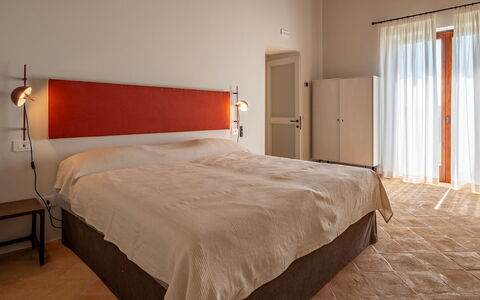 Tenuta Orsini 9+3: Mobilia, Letto, Interior Design, Camera Da Letto, Parete, Lenzuolo, Bedding, Pavimento, Pavimentazione, Legna