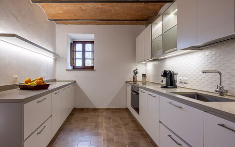 Casa Clara Pool, Casole Elsa, Monti: Cucina, Controsoffitto, Pavimentazione, Interior Design, Elettrodomestico Da Cucina, Legna, Lavandino Della Cucina, Cabinetry, Soffitto, Casa