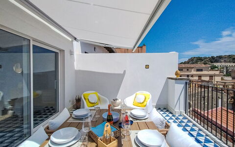 Domus Zumbo: Portico, Villetta, Shade, Struttura Esterna, Cortile, Estate, Edifici Giardino, Deck, Parco