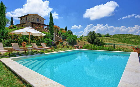 Castelmuzio: Piscina, Proprietà, Paesaggio Naturale, Immobiliare, Casa, Estate, Villa, Costruzione, Ricorrere, Tempo Libero