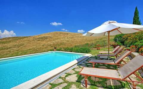 Castelmuzio: Proprietà, Piscina, Casa, Immobiliare, Vacanza, Costruzione, Villa, Ricorrere, Tempo Libero, Lettino