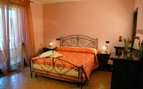 Villa Saida: Camera Da Letto, Letto, Mobilia, Camera, Lenzuolo, Telaio Del Letto, Proprietà, Bedding, Interior Design, Pavimento