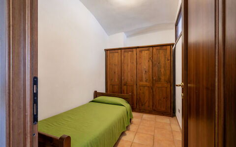St Nicolas 100: Legna, Pavimentazione, Pavimento, Interior Design, Mobilia, Camera Da Letto, Soffitto, Letto, Camera, Illuminazione