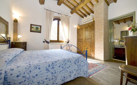 La Capinera: Camera Da Letto, Letto, Camera, Mobilia, Proprietà, Lenzuolo, Costruzione, Soffitto, Telaio Del Letto, Interior Design