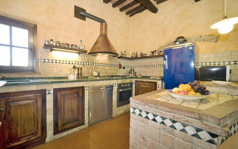Le Rondini: Controsoffitto, Proprietà, Camera, Cucina, Piastrella, Costruzione, Pavimento, Mobilia, Cucina Stufa, Interior Design