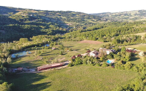 La Cenerara: Cielo, Pianta, Paesaggio Naturale, Montagna, Lotto, Highland, Albero, Pendenza, Erba, Pascolo