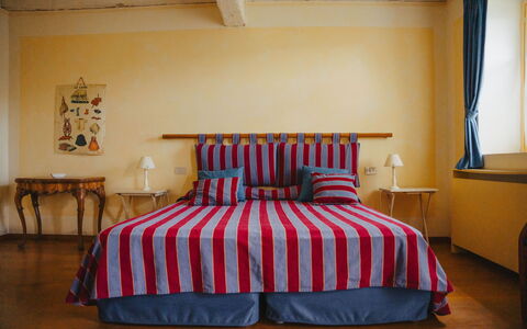 La Cenerara: Mobilia, Camera Da Letto, Legna, Letto, Interior Design, Pavimentazione, Bedding, Pavimento, Tessile, Lenzuolo