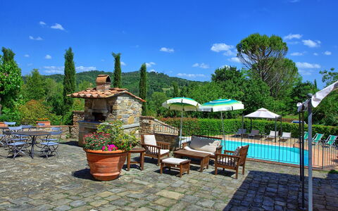 Casa Scopeti: Proprietà, Immobiliare, Terrazza, Casa, Albero, Casa, Backyard, Cortile, Costruzione, Giardino