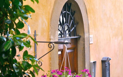 Santo Agostino: Arco, Fiore, Finestra, Pianta, Architettura, Albero, Costruzione, Porta, Casa, Facciata