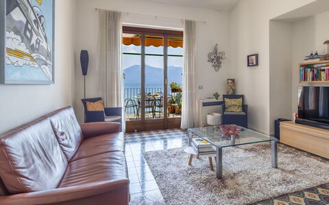 Residenza del Pascià: Mobilia, Interior Design, Divano, Camera, Pavimentazione, Soggiorno, Pavimento, Tavolo, Appartamento