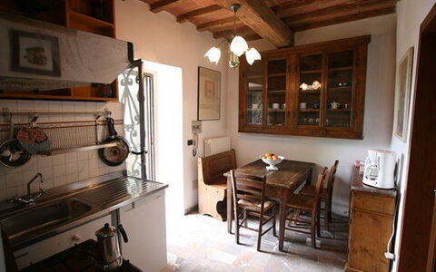 Panzalla: Proprietà, Camera, Costruzione, Casa, Mobilia, Interior Design, Soffitto, Immobiliare, Pavimento, Fascio