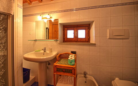 Panzalla: Camera, Bagno, Proprietà, Interior Design, Costruzione, Casa, Piastrella, Mobilia, Idraulico Fixture, Immobiliare
