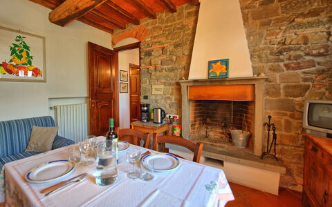 Panzalla: Camera, Proprietà, Costruzione, Mobilia, Interior Design, Immobiliare, Tavolo, Sala Da Pranzo, Casa, Soggiorno