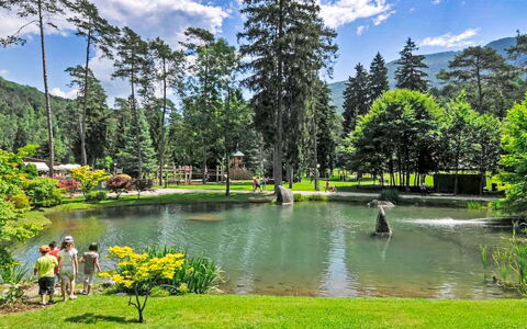 Maso Dolcevista: Albero, Natura, Giardino, Paesaggio, Stagno, Attrazione Turistica, Lago, Parco, Riflessione, Hill Station