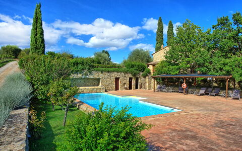 Brunello: Nube, Acqua, Cielo, Pianta, Proprietà, Botanica, Azzurro, Albero, Paesaggio Naturale, Costruzione