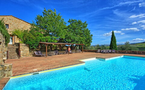 Brunello: Acqua, Cielo, Nube, Pianta, Proprietà, Piscina, Costruzione, Azzurro, Blu, Natura
