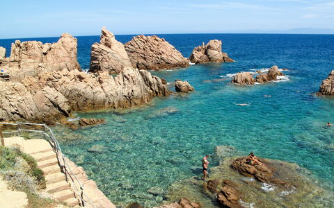 Gatti: Neve, Cielo, Costruzione, Finestra, Montagna, Legna, Pendenza, Casa, Tempo Libero, Villetta