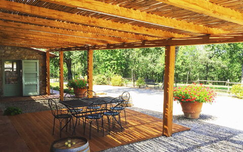 San Donato: Legna, Pavimentazione, Mobilia, Shade, Pavimento, Color Legno, Latifoglie, Struttura Esterna, Fascio, Giardino