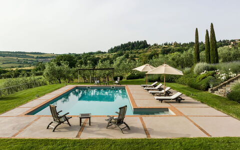 Villa Danilo: Cielo, Pianta, Acqua, Piscina, Albero, Costruzione, Mobili Da Esterno, Shade, Tempo Libero, Rettangolo